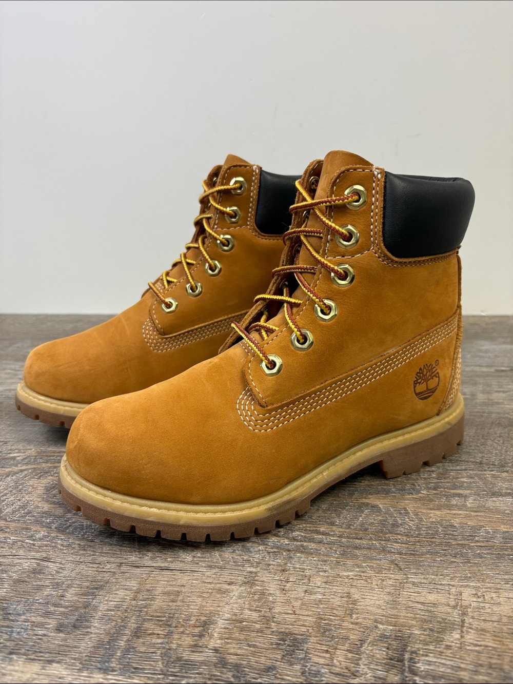 Timberland 6-Inch Premium Waterproof Wheat Boots Women’s Size 6
